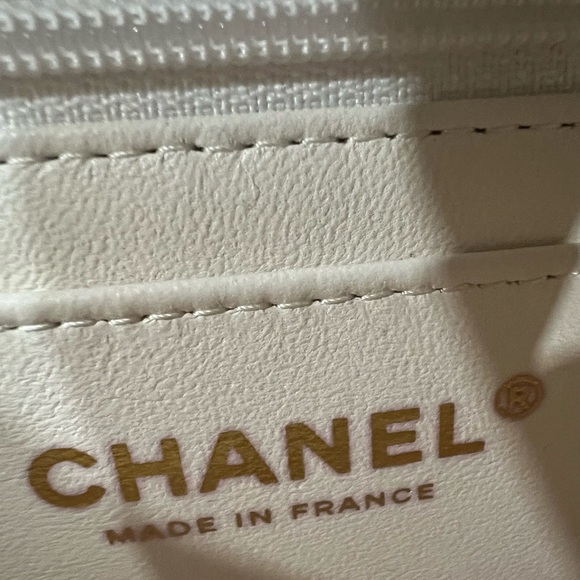 Chanel White mini Lambskin Monacoco crossbody Flap Bag - Picture 15 of 16